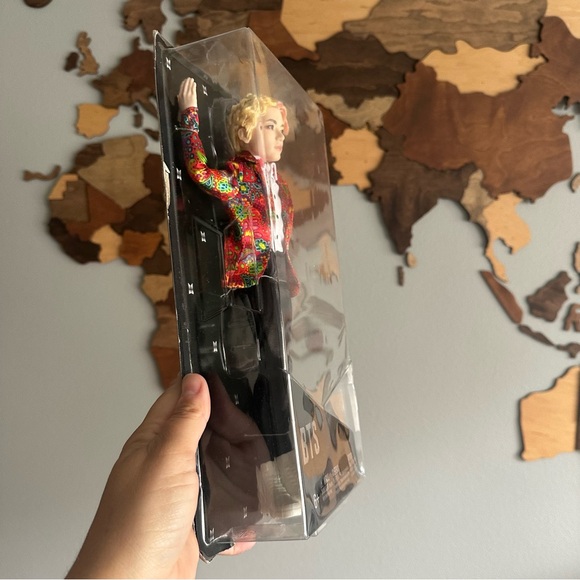 BTS Kpop Figure Idol Doll “V” Mattel New in Package - Picture 2 of 5